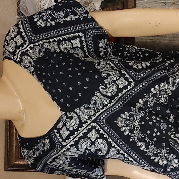 Emery Rose Romper Sz Sm - Picture 2 of 5